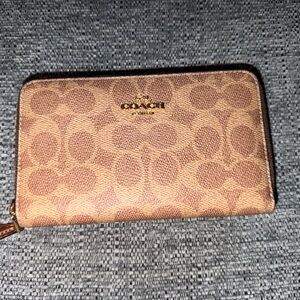 Coach Medium Id Zip Wallet In Signature Canvas